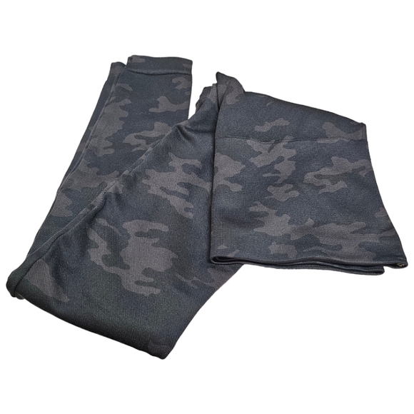 Spanx Look At Me Now Legging In Black Camo Size Medium Shapewear Stretchy - Picture 7 of 11